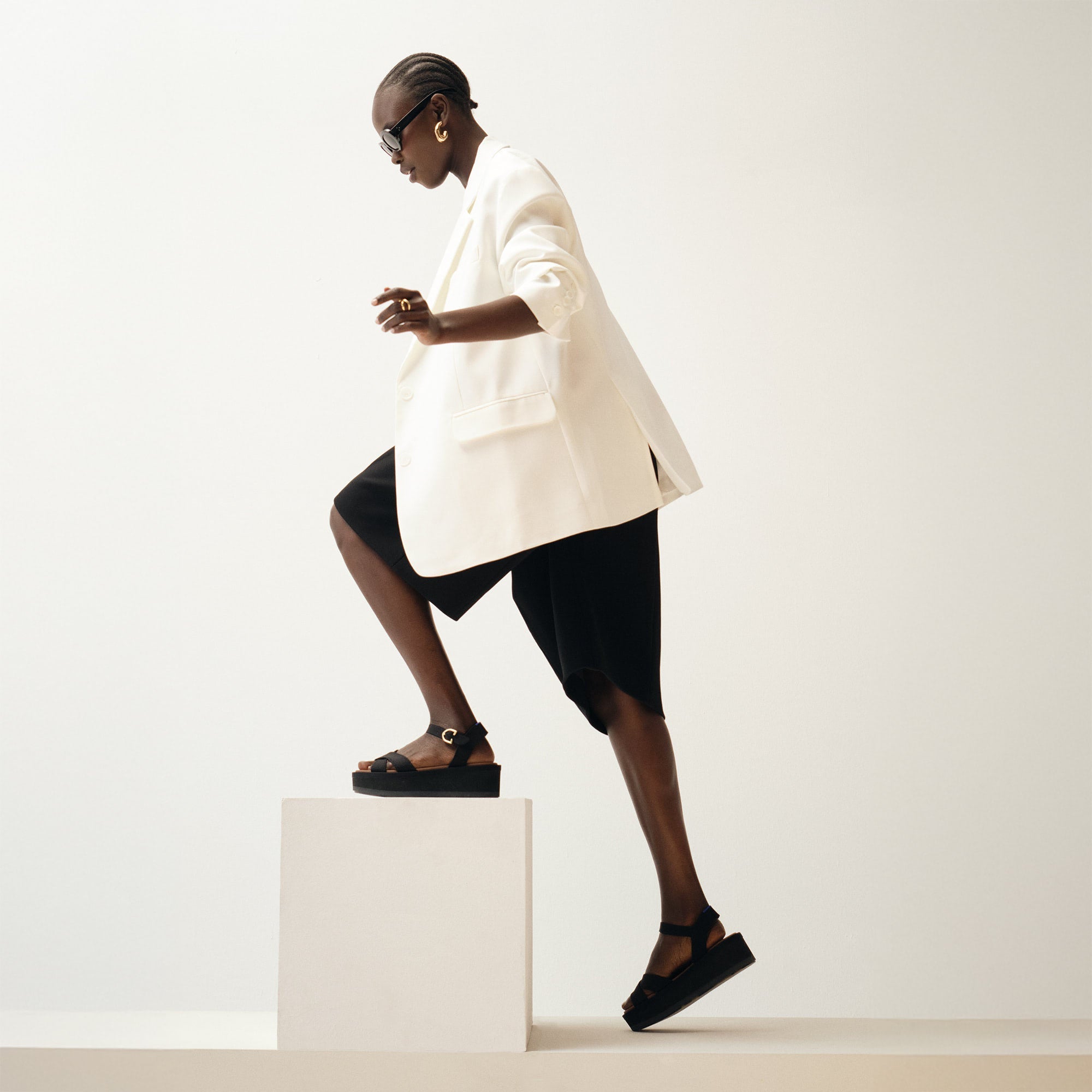 The Criss–Cross Lightweight Wedge Sandal - Black - Image 3